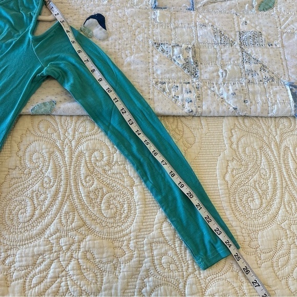 NWT WeWoreWhat cold shoulder long sleeve top in teal green cropped women’s XL - Picture 8 of 9